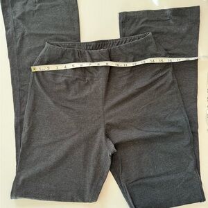 NEW YORK & COMPANY CHARCOAL GRAY WOMENS FLARED HIGH WAISTED LEGGINGS SIZE MEDIUM